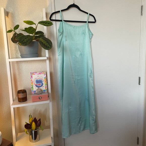 VINTAGE 🐬 gorgeous icy pastel blue / turquoise silky slip dress / chemise - Picture 2 of 7